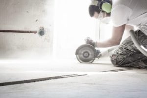 Risse im Beton reparieren & wasserdicht abdichten » Betonmeister